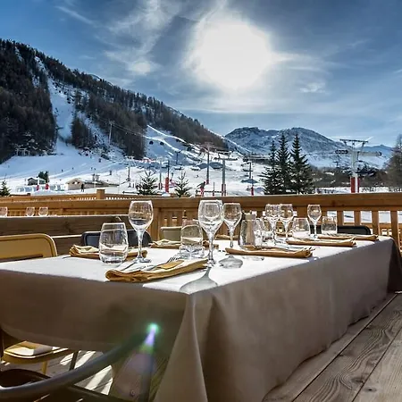 Le Yule Hotel 5*